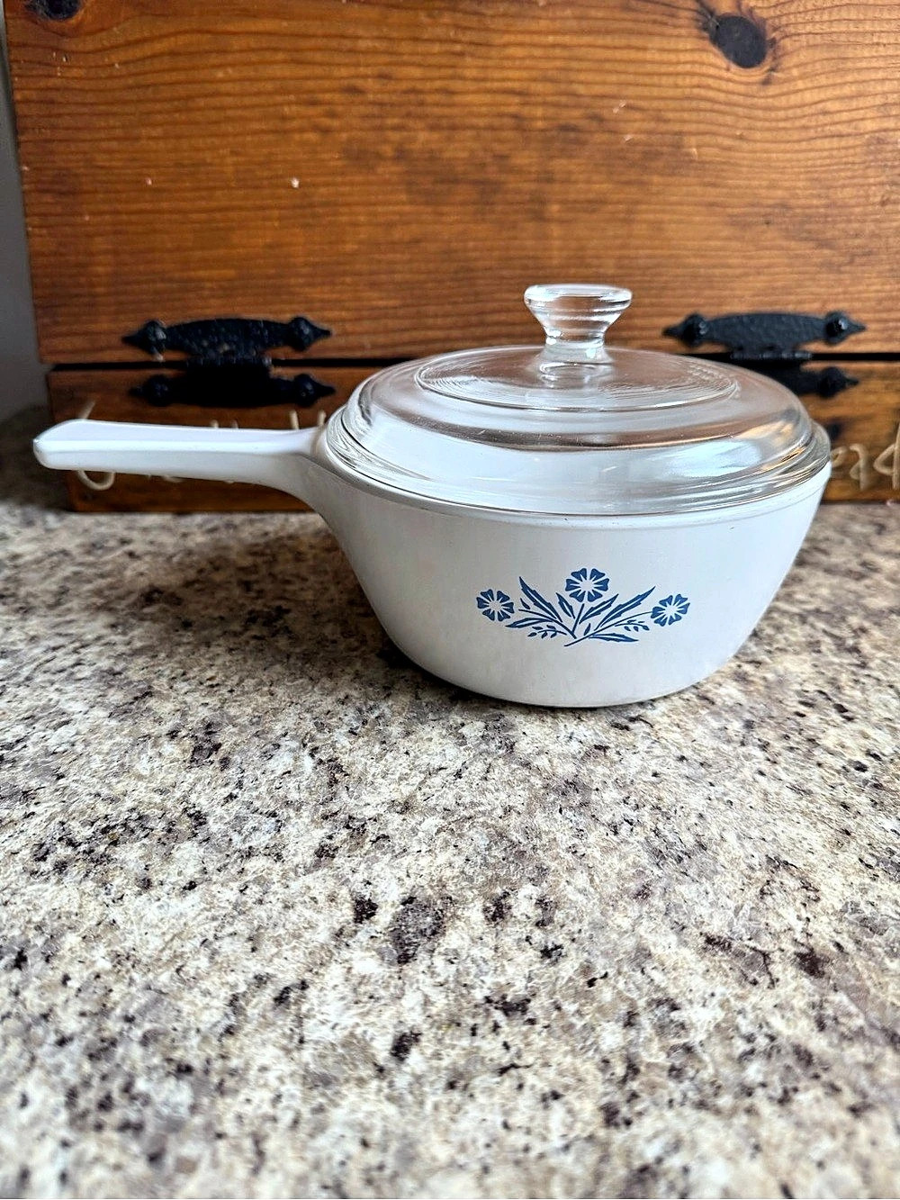 Vintage CORNINGWARE Blue Cornflower P-82-B 750 ML Saucepan with Glass Lid CANADA